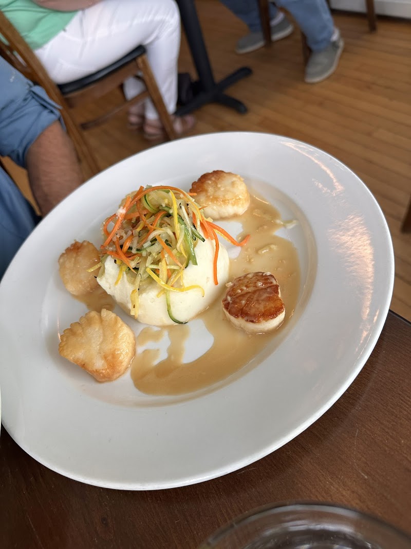 Fin and Fern photo 5